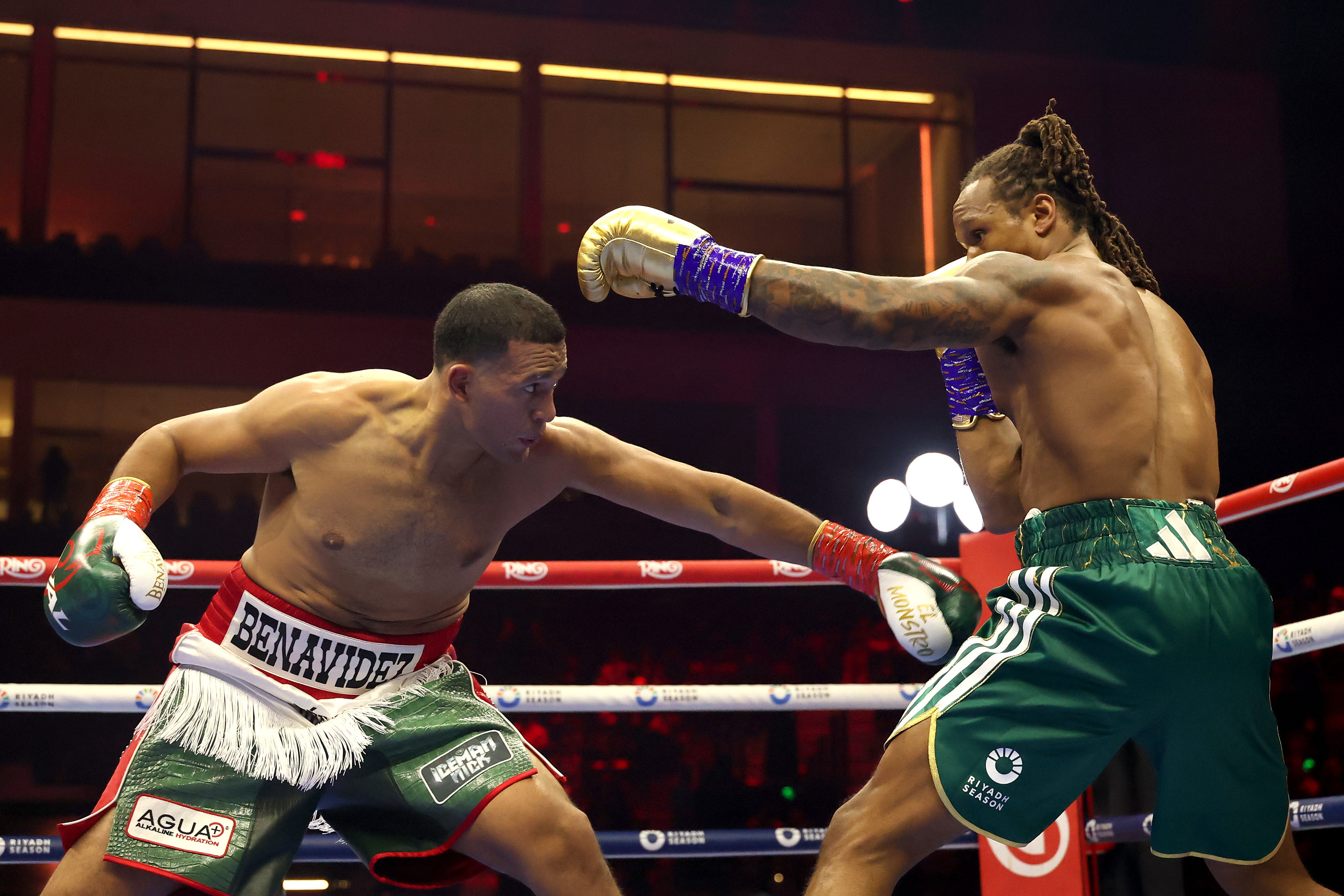 David Benavidez (left) attacking Anthony Yarde