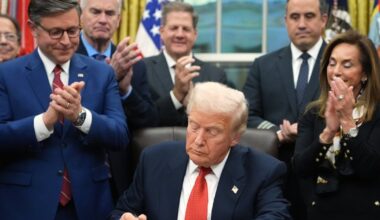 Trump signs U.S. government funding bill, ending 43-day shutdown - CTV News