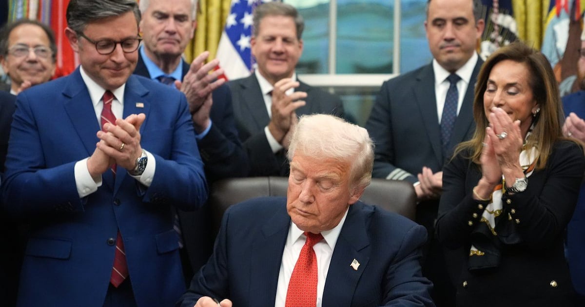 Trump signs U.S. government funding bill, ending 43-day shutdown - CTV News