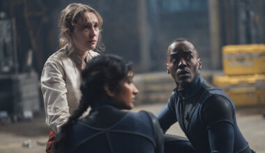 Rose Ayling-Ellis, Varada Sethu and Ncuti Gatwa in Doctor Who episode "The Well"