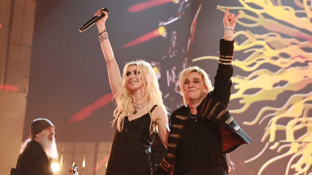 Taylor Momsen and Brandi Carlile take the applause at the Rock and Roll Hall of Fame