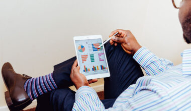 Canada adds surprise 67,000 jobs in October, unemployment rate drops to 6.9%