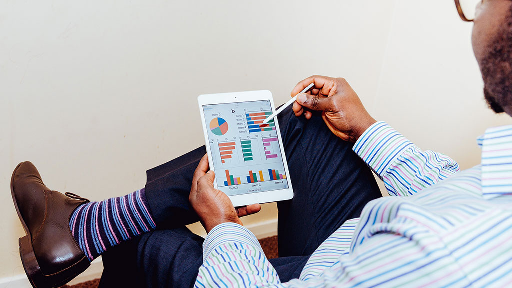 Canada adds surprise 67,000 jobs in October, unemployment rate drops to 6.9%