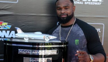 Ex-UFC champ Woodley replaces Weidman for Silva boxing bout