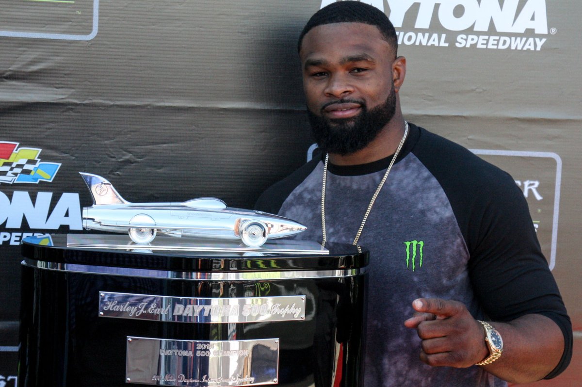 Ex-UFC champ Woodley replaces Weidman for Silva boxing bout