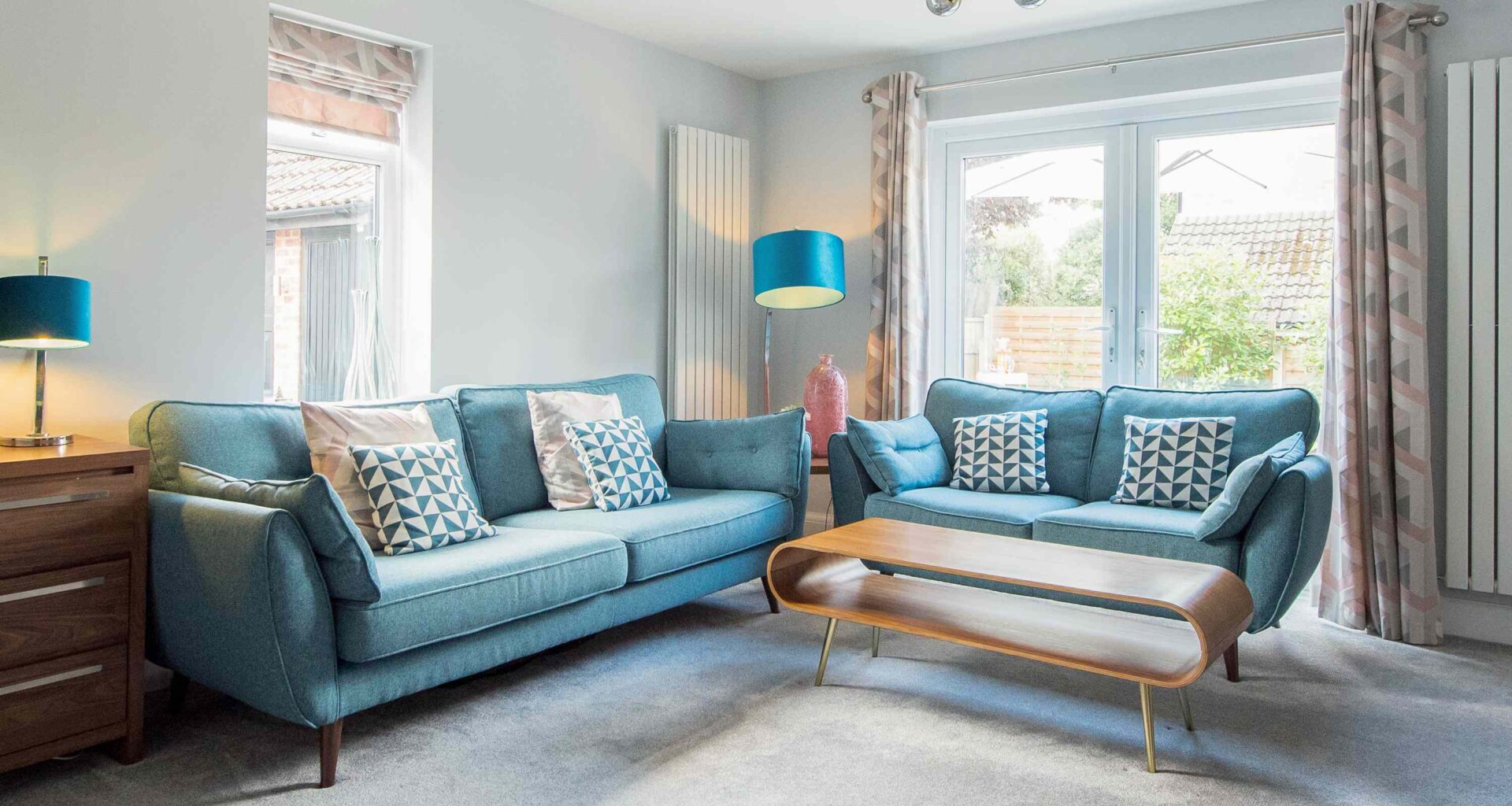 7 Outdated Living Room Features Designers Immediately Notice