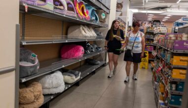 Shutdown Sparks Sharp Drop in U.S. Consumer Sentiment