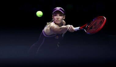 Experience prevails in Rybakina's win over Anisimova to begin her WTA Finals