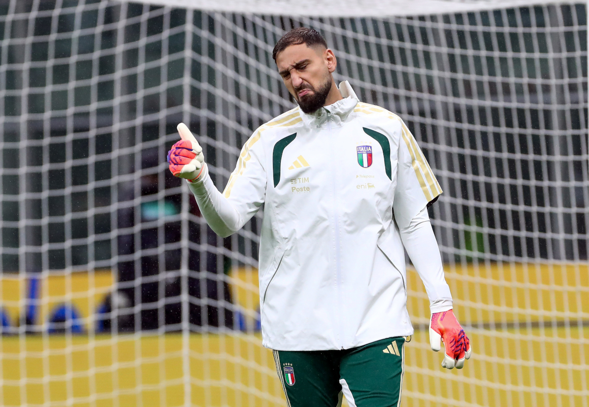 MILAN, ITALY - NOVEMBER 16: Gianluigi Donnarumma of Italy warms up prior to the FIFA World Cup 2026 qualifier match between Italy and Norway at San Siro Stadium on November 16, 2025 in Milan, Italy. (Photo by Marco Luzzani/Getty Images)