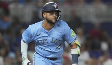 Bichette rejects Toronto's qualifying offer