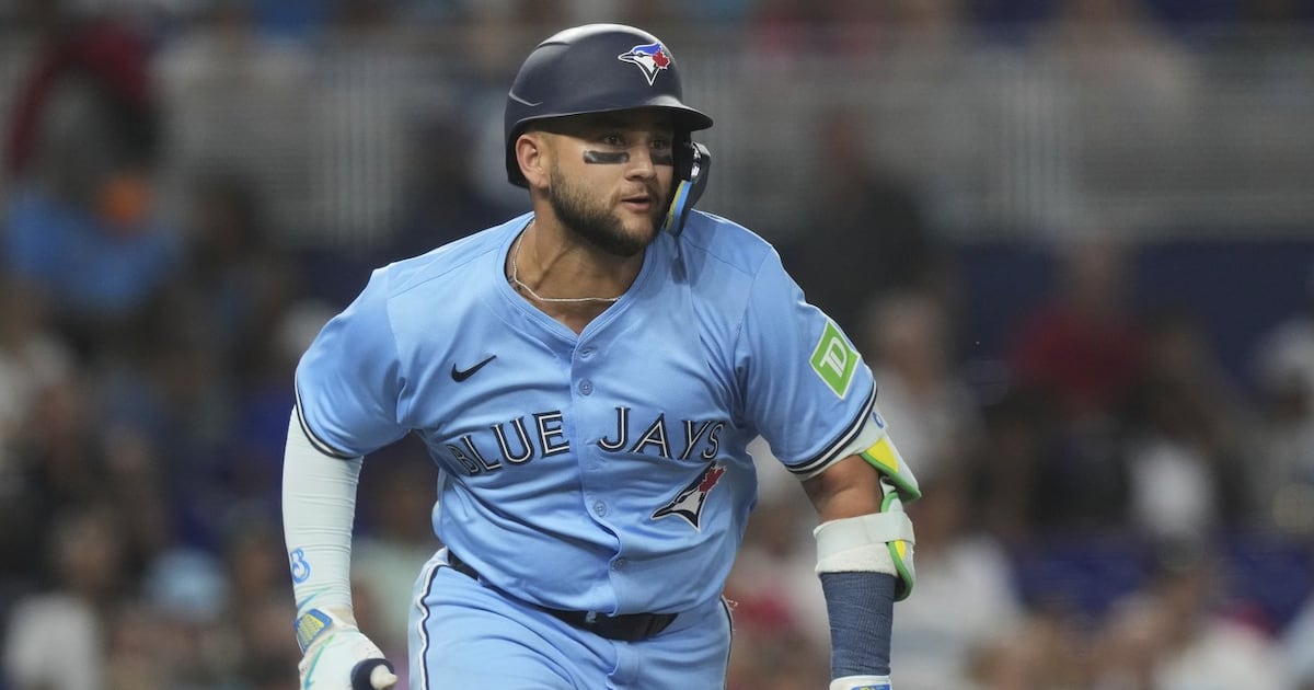Bichette rejects Toronto's qualifying offer