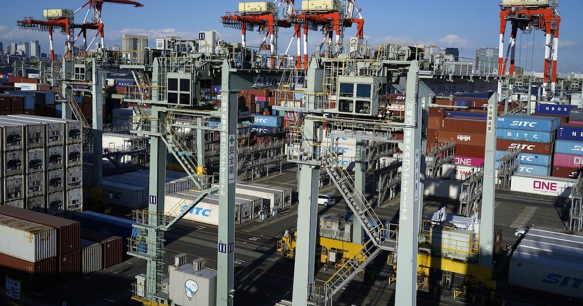 Japan's exports to the world rise