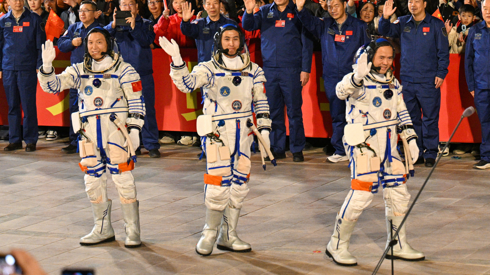 Photo of three Chinese astronauts before a launch