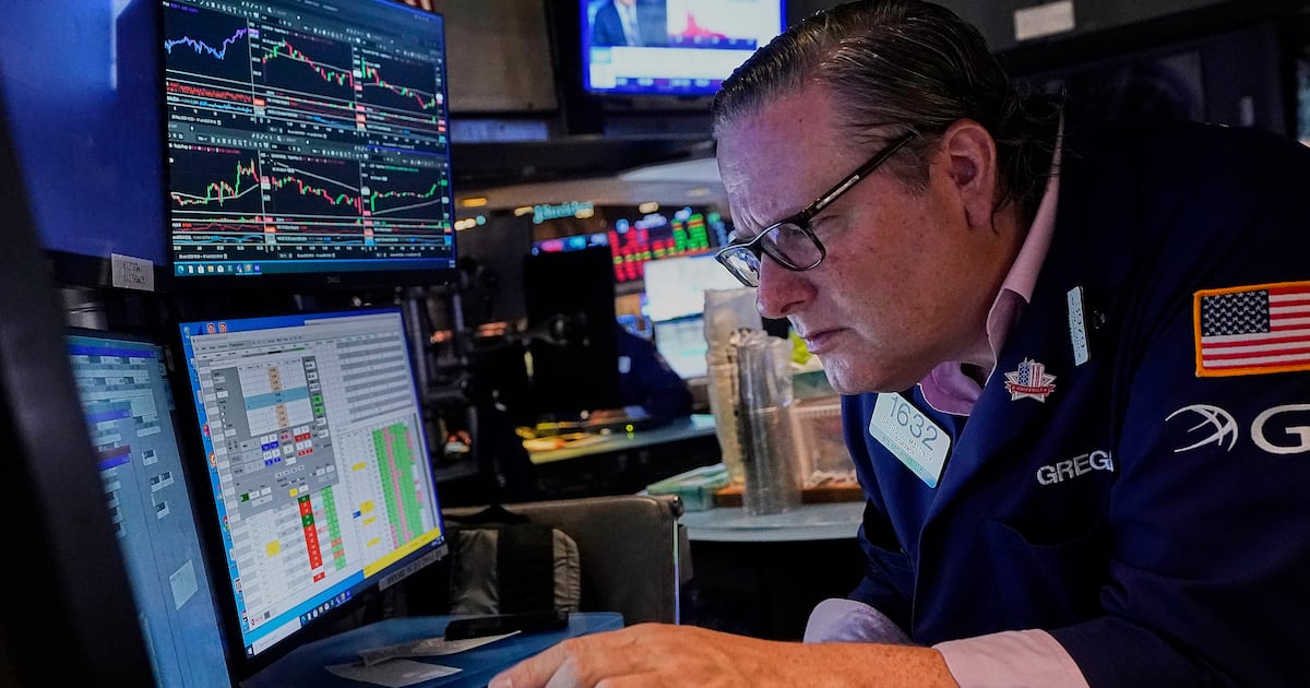 Tech-heavy gains steady U.S. economy as markets await key data