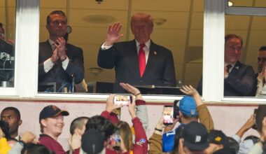 Donald Trump booed as the 1st sitting U.S. president at a regular-season NFL game since Carter in 1978 - CTV News