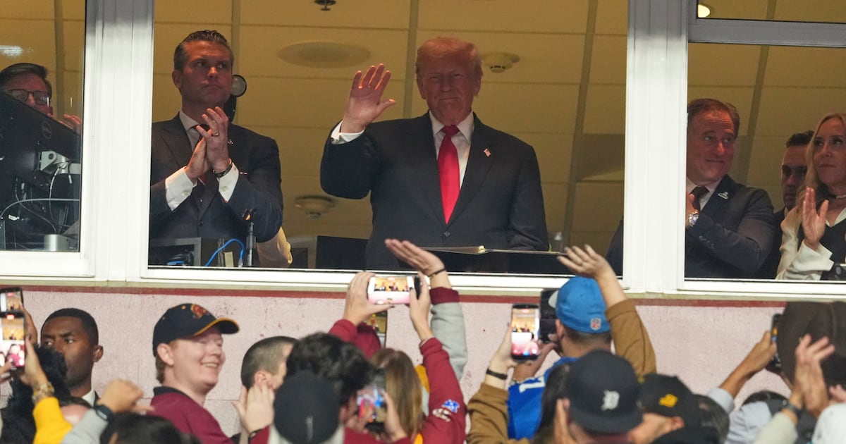 Donald Trump booed as the 1st sitting U.S. president at a regular-season NFL game since Carter in 1978 - CTV News