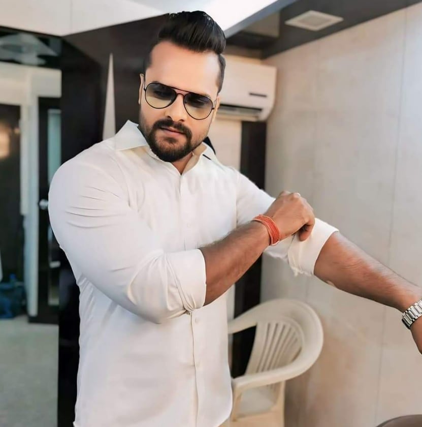 Among their assets are Rs 5 lakh in cash held by Yadav and Rs 2 lakh by his wife, gold jewellery valued at Rs 35 lakh, and a luxury Land Rover Defender car worth Rs 3 crore, purchased in 2023.