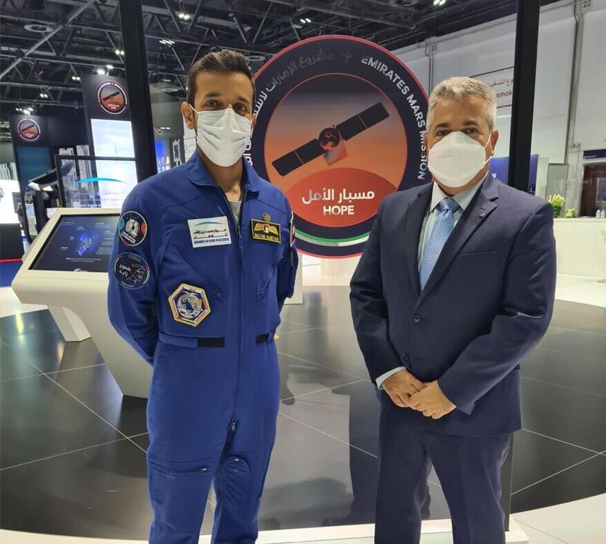 At the Dubai Air Show ליאור בן ארי פינת יא אללה דובאי חלל