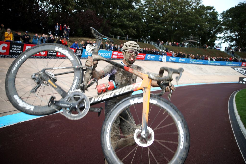 ROUBAIX, FRANCE - OCTOBER 03: Sonny Colbrelli of Italy and Team Bahrain Victorious covered in mud celebrates winning in the Roubaix Velodrome - V&eacute;lodrome Andr&eacute; P&eacute;trieux after the 118th Paris-Roubaix 2021 - Men's Eilte a 257,7km race from Compi&egrave;gne to Roubaix / #ParisRoubaix / on October 03, 2021 in Roubaix, France. (Photo by Etienne Garnier - Pool/Getty Images)