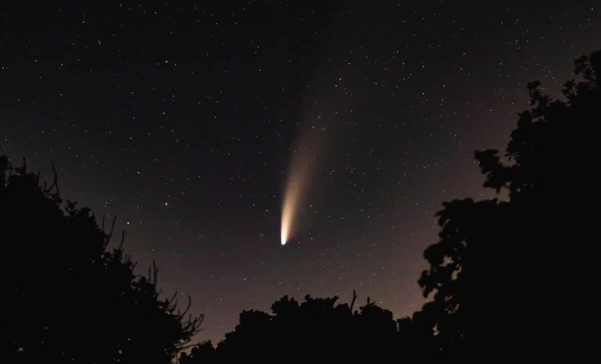 This Comet Just Shattered Into Three Pieces, And It's Being Captured On Camera