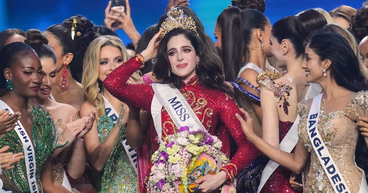 Miss Mexico is crowned Miss Universe at a pageant where she stood up to a host’s bullying - CTV News
