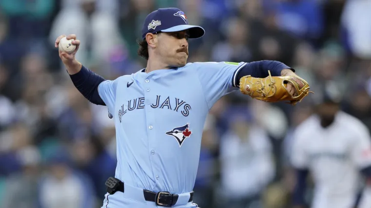 MLB execs 'baffled' by Shane Bieber's $16 million Blue Jays decision image