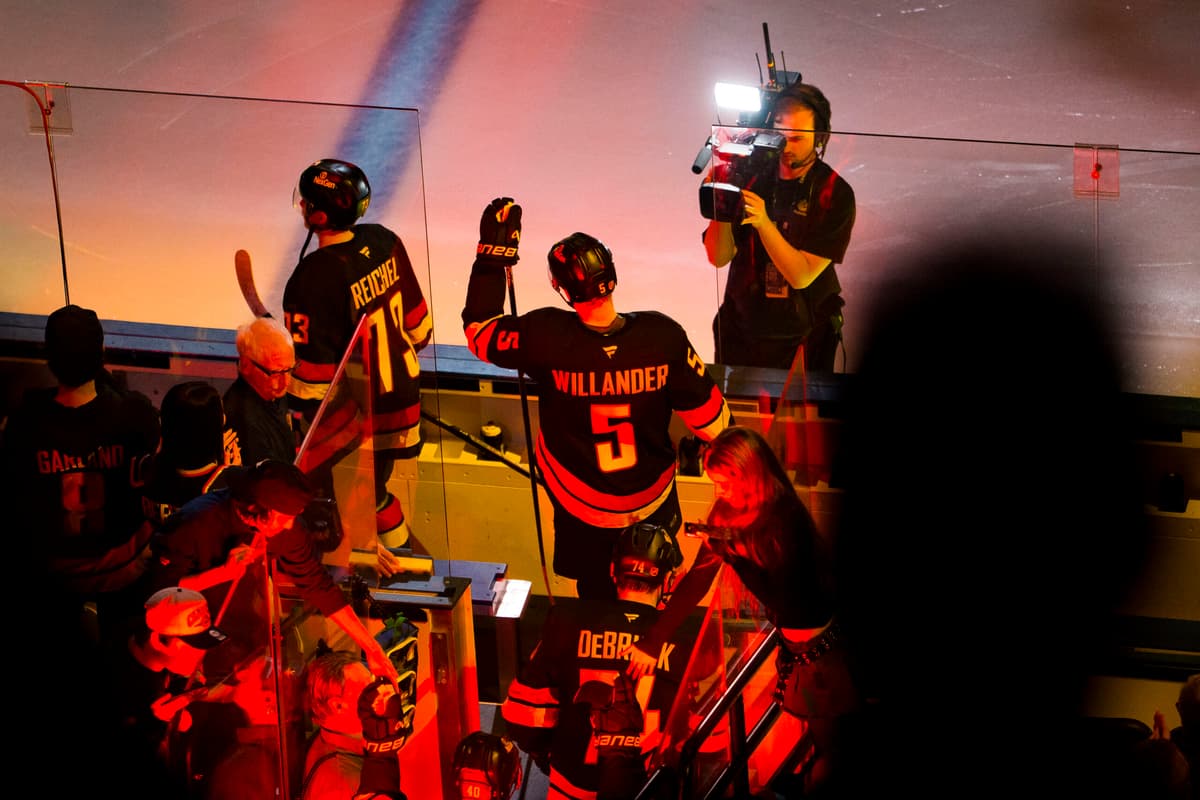 Tom Willander impressing Canucks coaching staff with his quick learning from training camp to the NHL