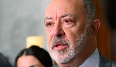 Quebec extends ‘olive branch’ to doctors, promises not to enforce parts of Bill 2 - CTV News