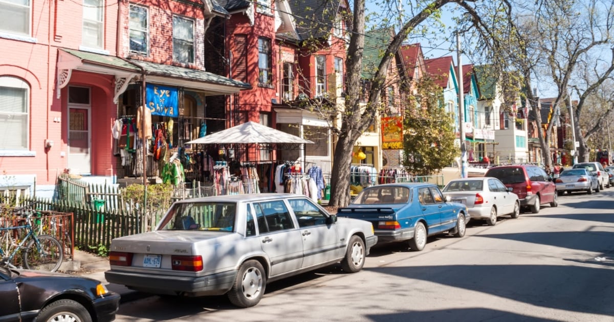 Cafes, shops can open on Toronto residential streets