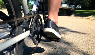 Police urging caution after vehicle strikes 13-year-old cyclist in Biggar