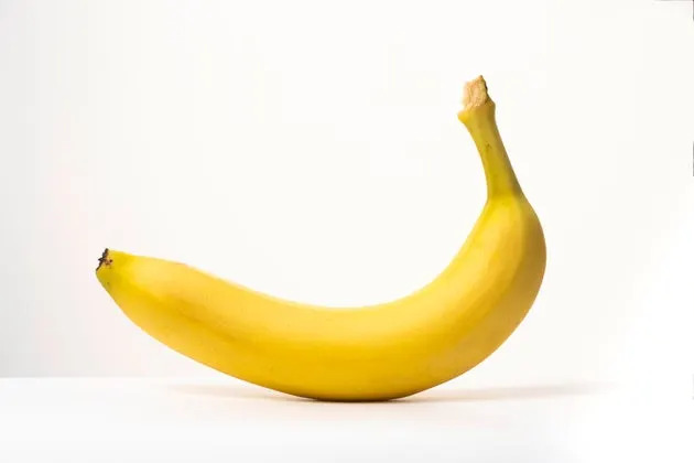A fully ripe banana has no green showing on the ends.