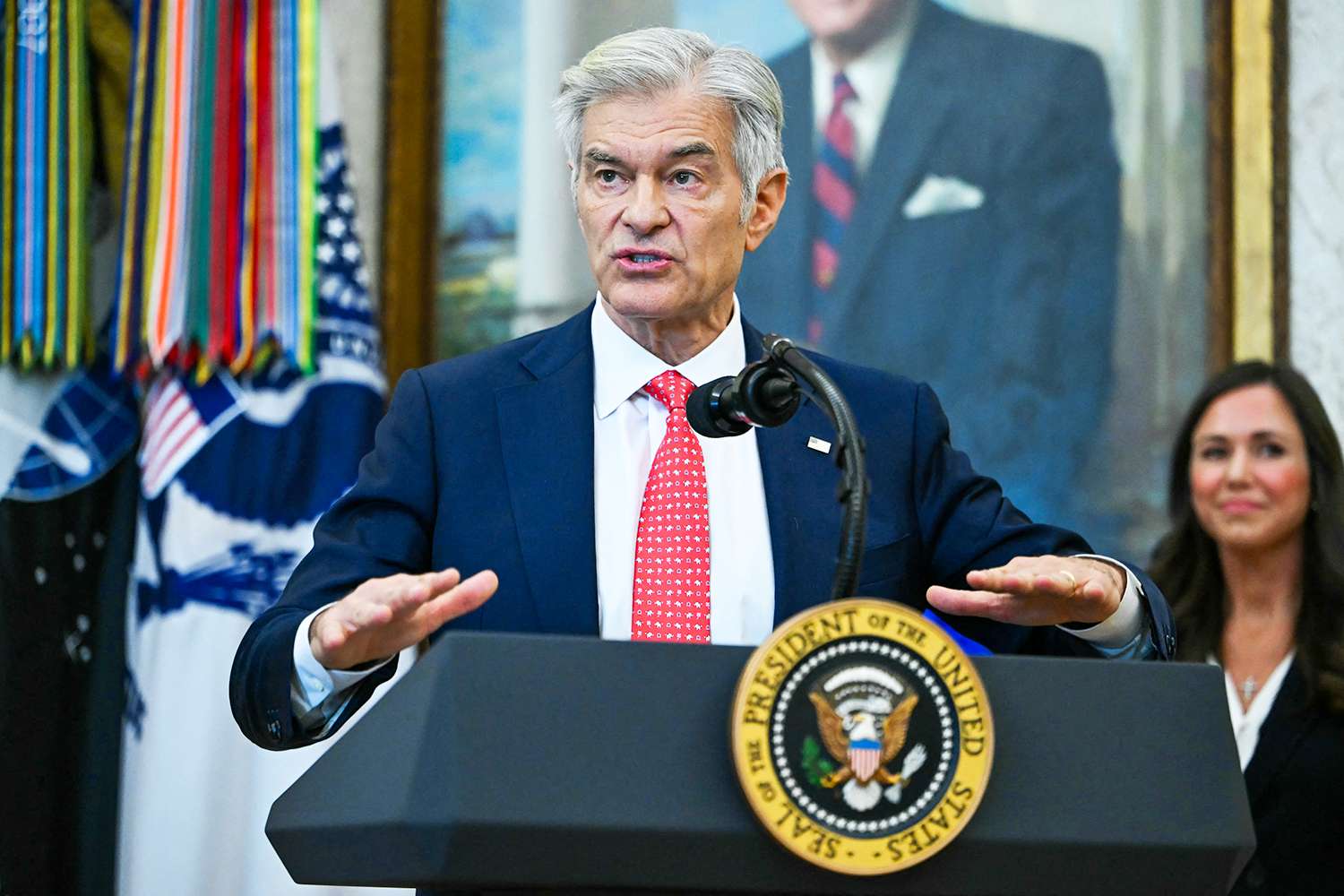 Dr. Oz Claims Americans Could Lose '135 Billion Pounds' by Midterm Elections