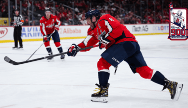 Ovechkin becomes 1st player in NHL history with 900 goals