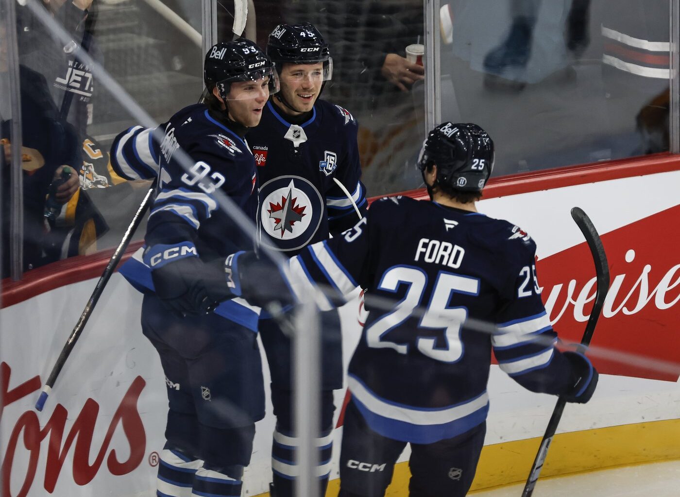 Lambert scores first NHL goal, Winnipeg Jets down Pittsburgh Penguins 5-2