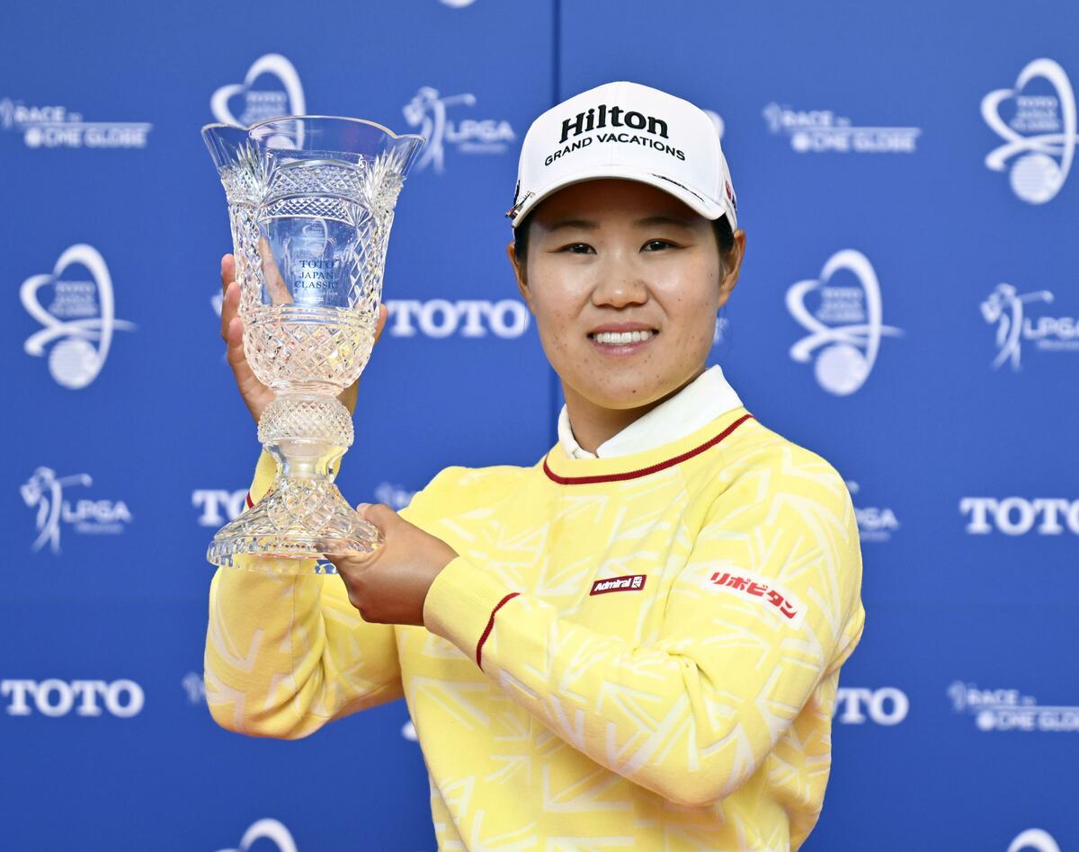 Hataoka beats Araki in playoff to win shortened Toto Japan Classic