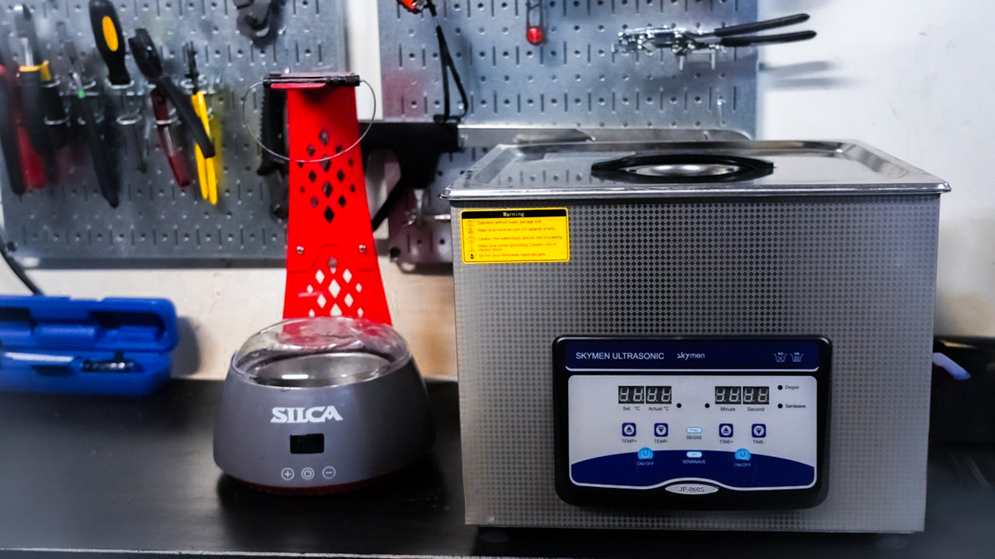 Rook's work bench: Silca Wax System and an Ultrasonic cleaner