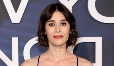 Lizzy Caplan Reveals She Had to Fight For Her ‘Mean Girls’ Role | Lizzy Caplan, mean girls | Celebrity News and Gossip | Entertainment, Photos and Videos