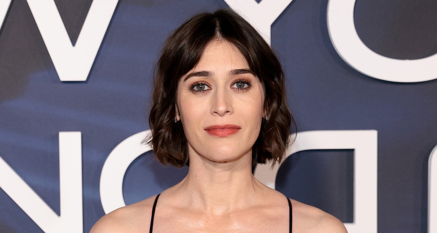 Lizzy Caplan Reveals She Had to Fight For Her ‘Mean Girls’ Role | Lizzy Caplan, mean girls | Celebrity News and Gossip | Entertainment, Photos and Videos