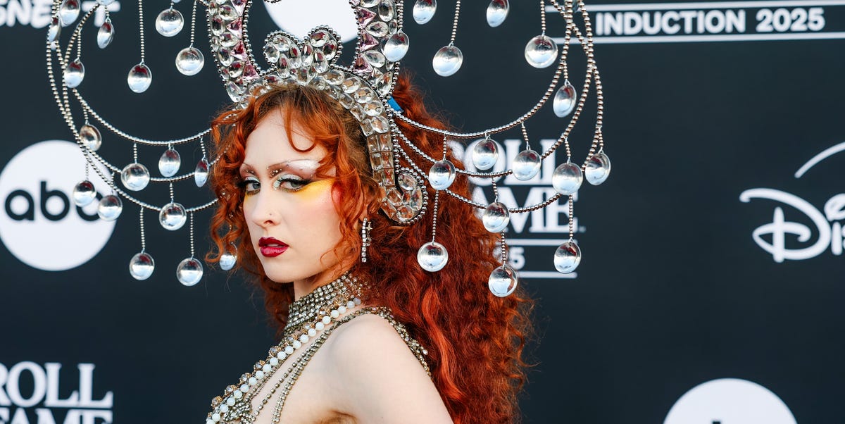 Chappell Roan Recreates Cyndi Lauper’s ‘True Colors’ Look