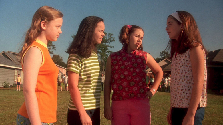 Teeny (Thora Birch), Roberta (Christna Ricci), Chrissy (Ashleigh Aston Moore), and Samantha (Gaby Hoffmann) talk Red Rover strategy in Now and Then