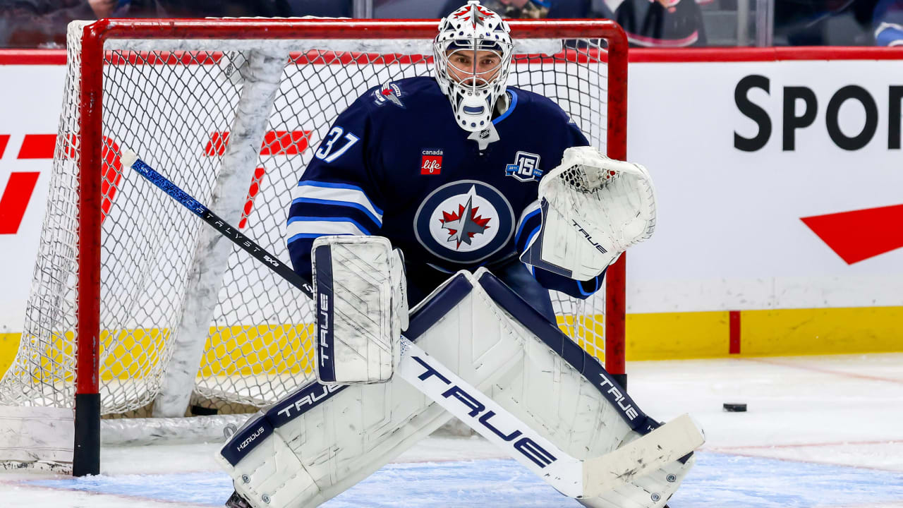 Hellebuyck out 4-6 weeks for Jets, to have knee surgery