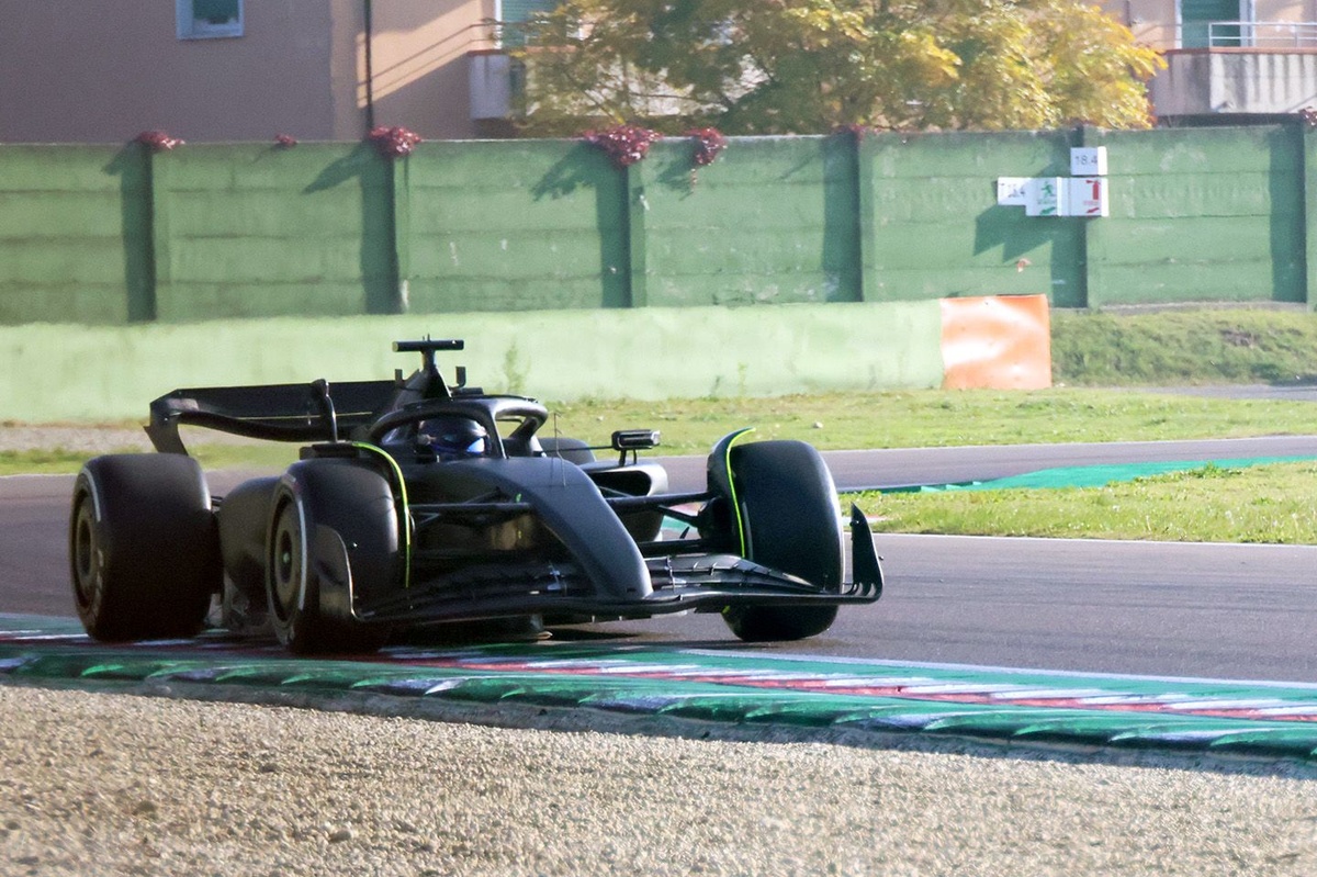 Perez and Cadillac test Ferrari F1 car at Imola