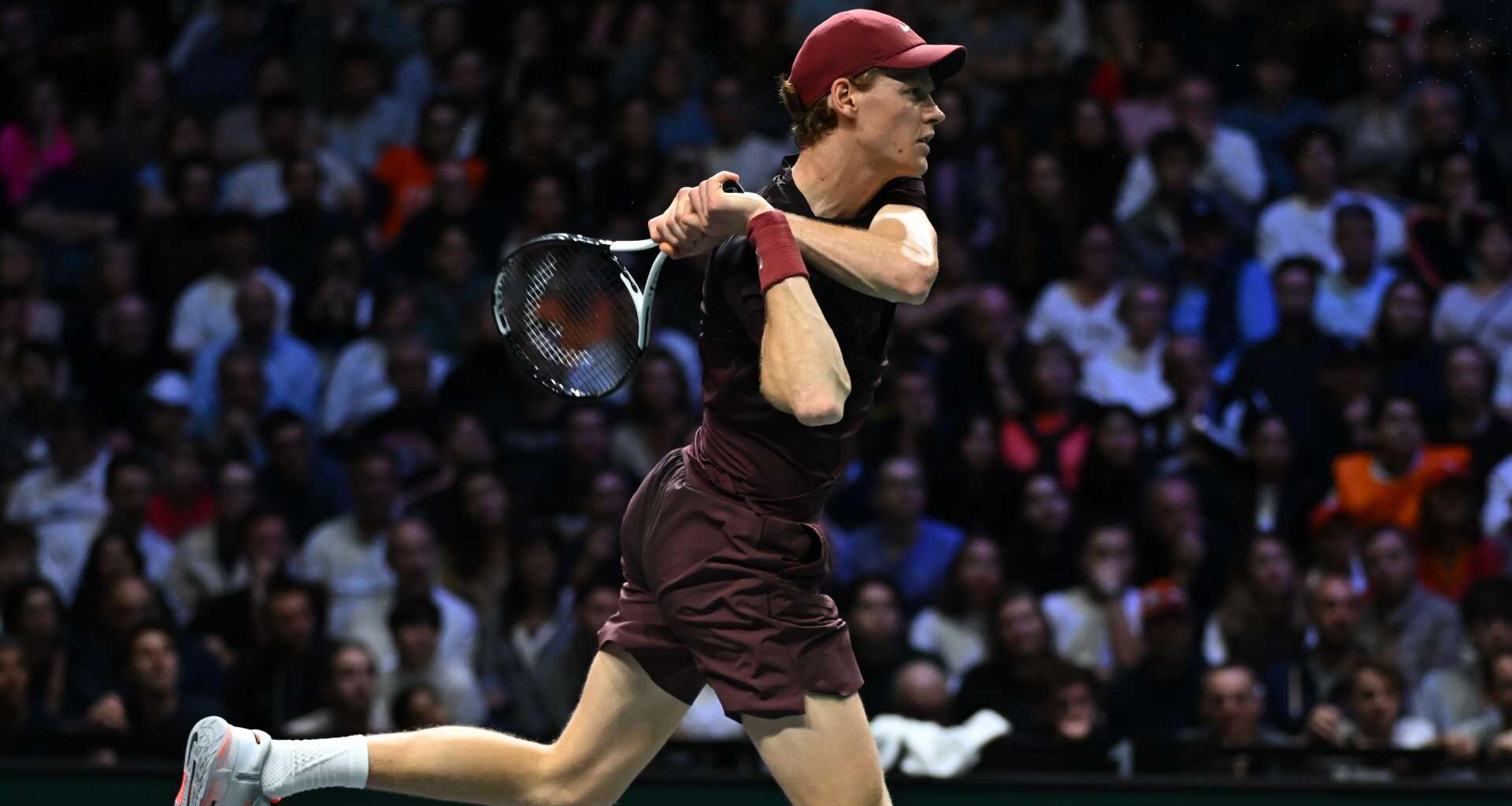 Jannik Sinner surges past Alexander Zverev to Paris final, cusp of reclaiming World No. 1 | ATP Tour