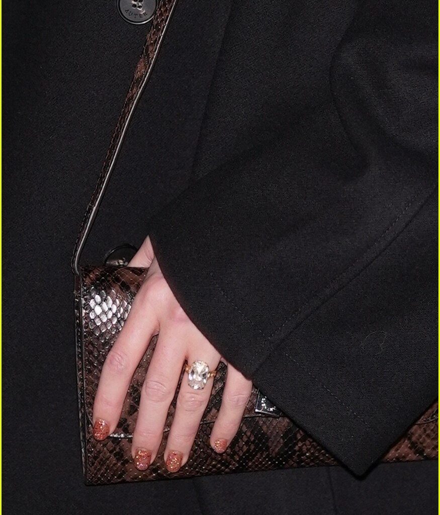 taylor swift gigi hadid out in nyc 035230697