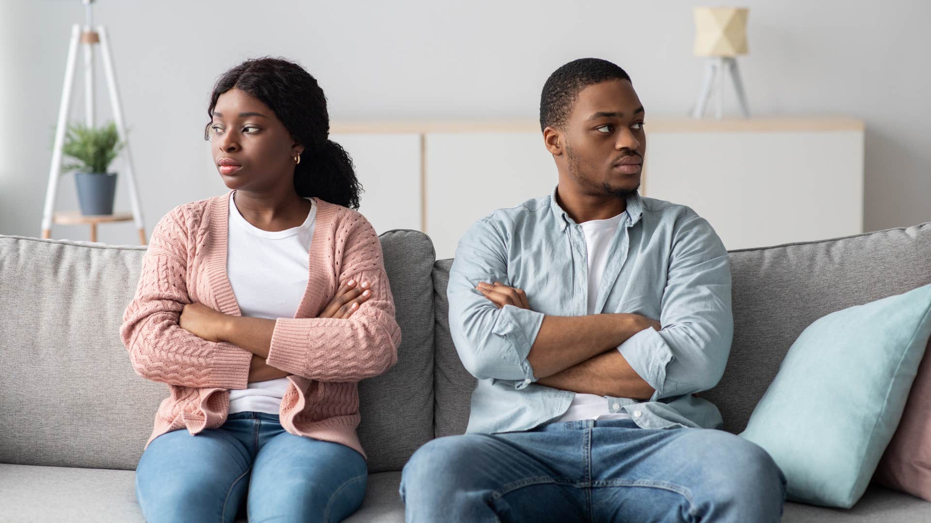 couple with the bad relationship moment that is completely normal of not trusting partner