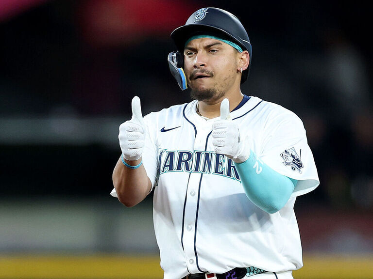 Report: Mariners re-signing Naylor on 5-year deal