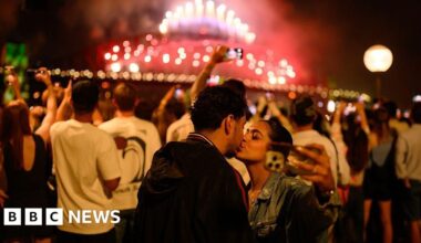 Sydney sends message of peace for New Year's after Bondi attack