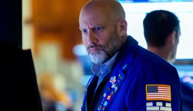 There's a buying opportunity in Berkshire Hathaway as Warren Buffett steps away, investor says