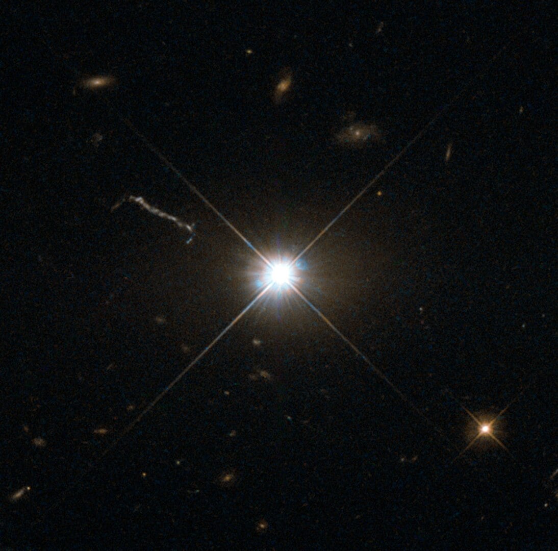 Quasar 3C 273 observed by the Hubble Space Telescope. The relativistic jet of 3C 273 appears to the left of the bright quasar, and the four straight lines pointing outward from the central source are diffraction spikes caused by the telescope optics (Credit : NASA/ESA)