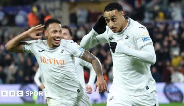 Swans come from behind to beat Wrexham in Welsh derby